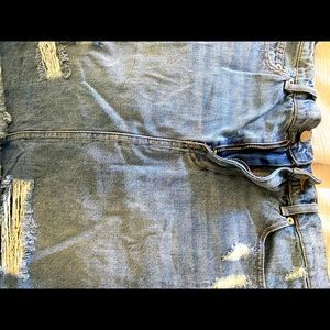 Gap distressed skirt